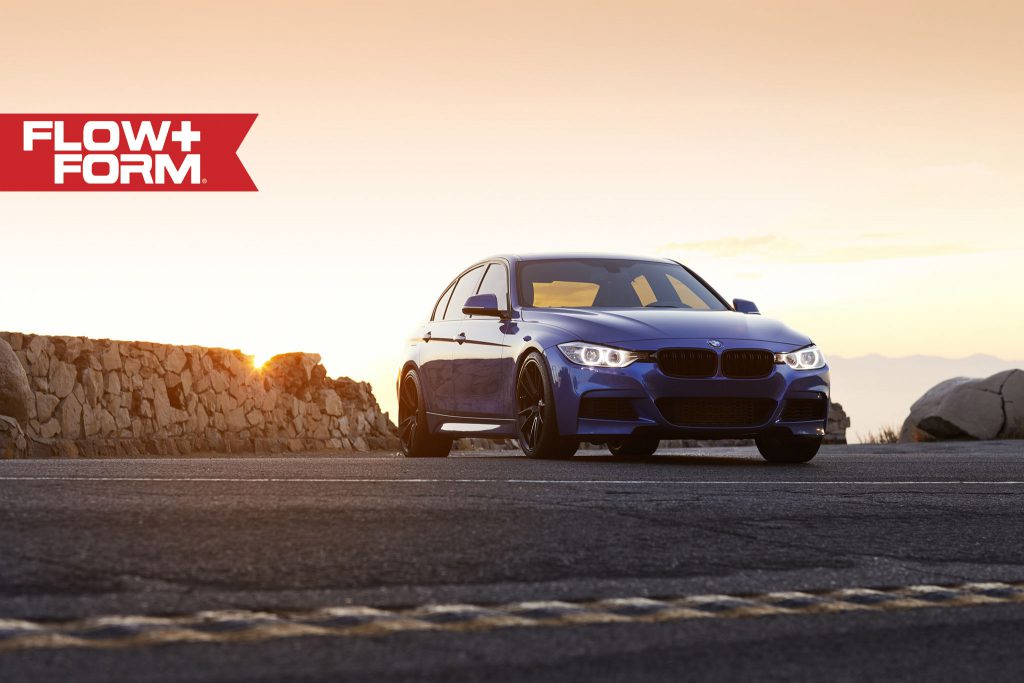 Estoril Azul Metálico BMW 335i con llantas HRE FF04