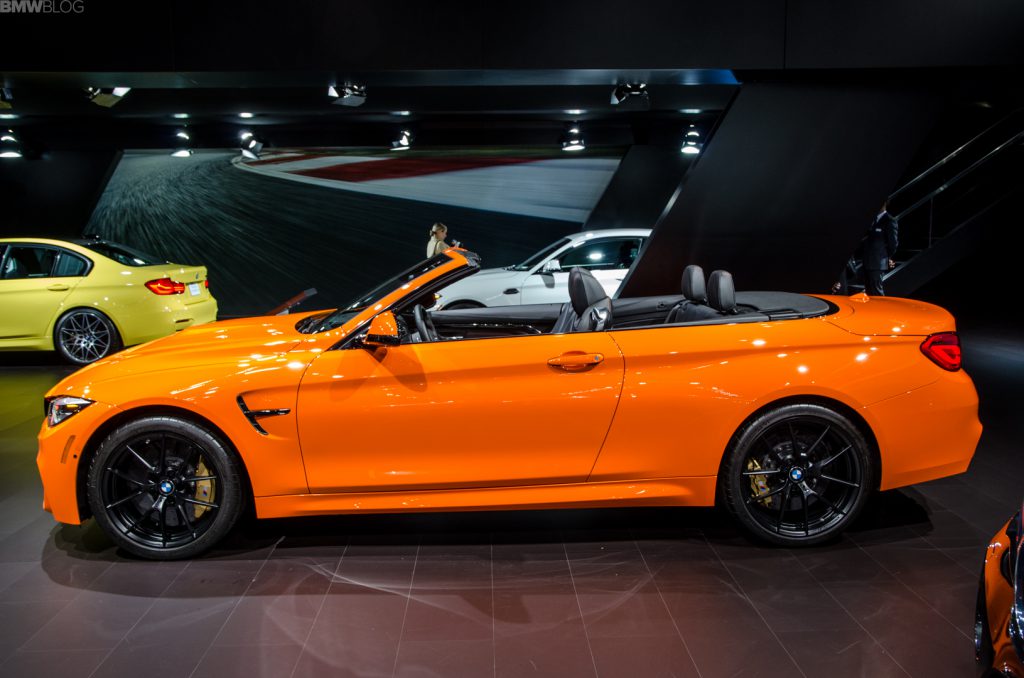 El BMW M4 Convertible se arregla el parachoques trasero con cinta adhesiva