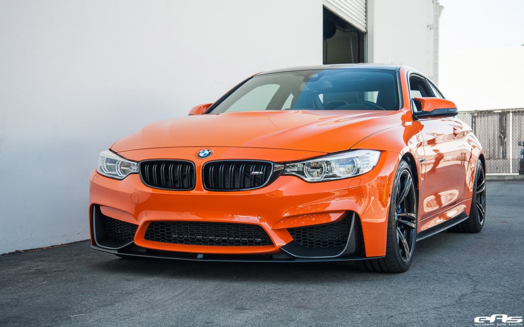 El BMW F82 M4 de color naranja fuego se modifica y perfecciona