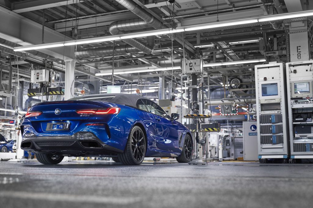 El BMW Serie 8 descapotable inicia su producción y el primer coche sale de Dingolfing