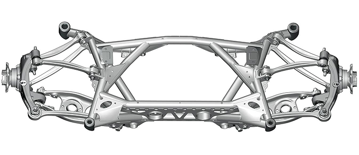 Eje trasero de cinco brazos en el BMW M3 y el BMW M4. Brazos de control y soportes de rueda en construcción de aluminio, soporte del eje trasero en construcción ligera de acero, unido rígidamente a la carrocería.
