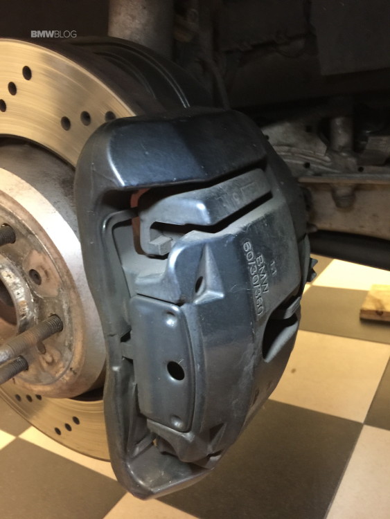 cómo cambiar el líquido de frenos-bmw-m3-imágenes-35