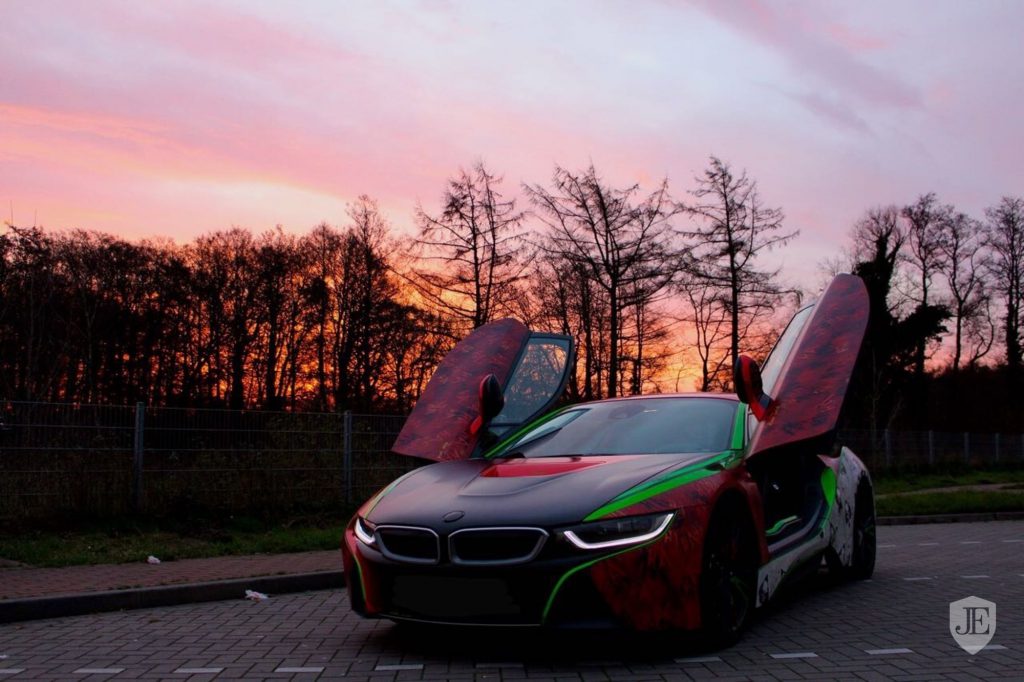 El BMW i8 con una pintura personalizada con temática de Joker pide 249.000 euros