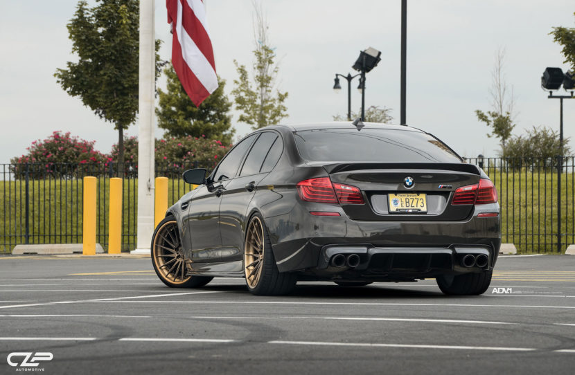 Fondo de pantalla del BMW F10 M5 marrón jatoba con ruedas direccionales ADV.1