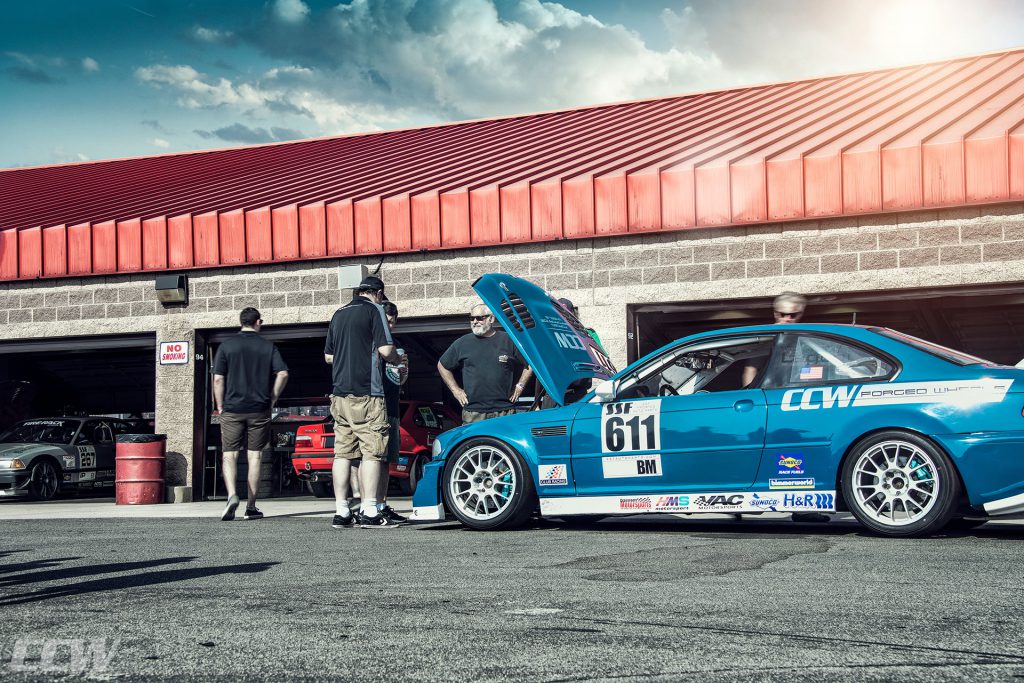 El BMW E46 M3 de Laguna Seca se prepara para un día de pista
