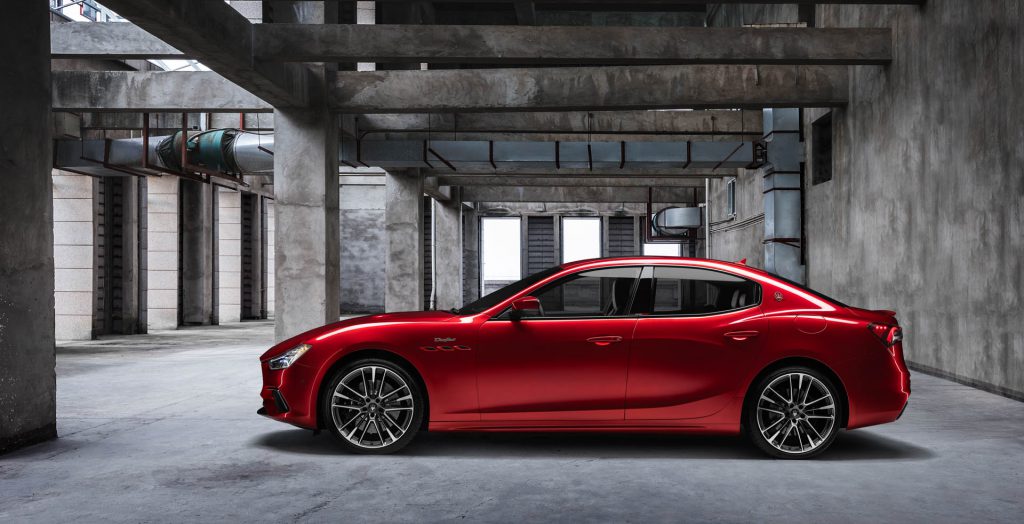 El Maserati Ghibli Trofeo llega para enfrentarse a la competencia del BMW M5