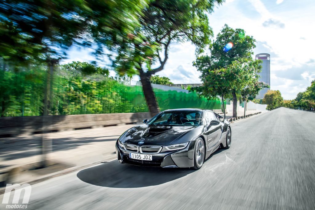El BMW i8 se somete a una sesión de fotos en Sevilla, España