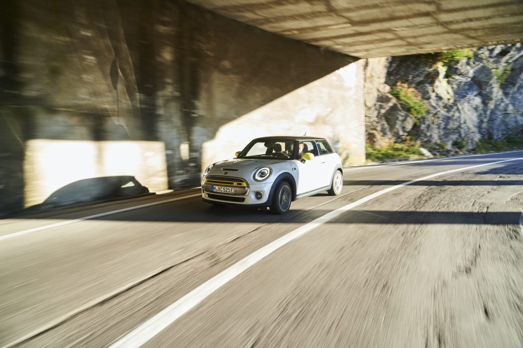 El MINI Cooper hatch se reducirá, el crossover Traveller llegará