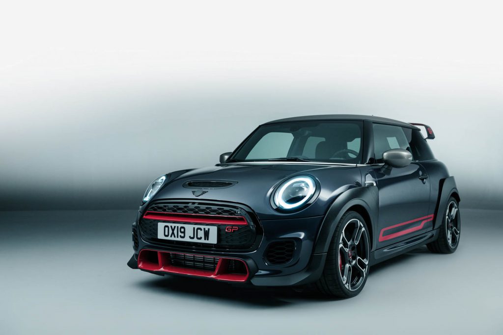 El MINI John Cooper Works GP parece rebelde y eso es probablemente algo bueno