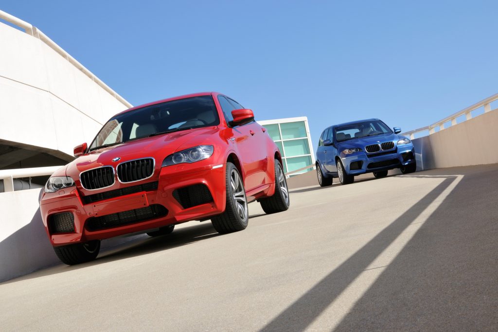 Innovadores sistemas de asistencia al conductor para el BMW X5 M y el BMW X6 M