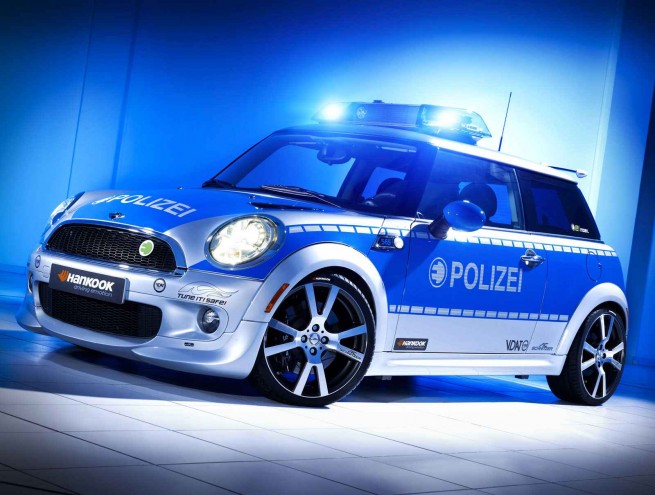 policía mini 06 655x495