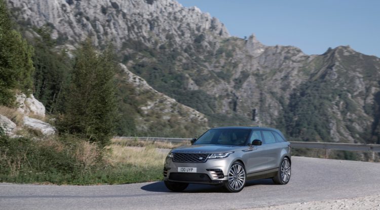 rrvelar18my394glhdprlocationdynamic010317 750x414