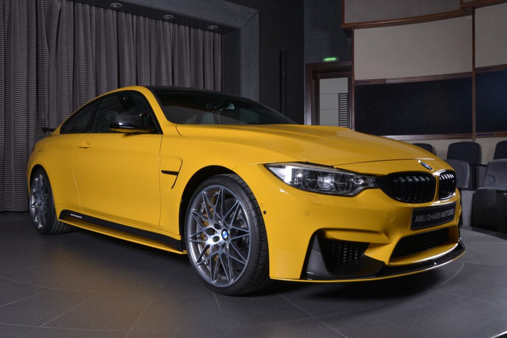 Paquete de competición Speed Yellow BMW M4 con accesorios de tuning