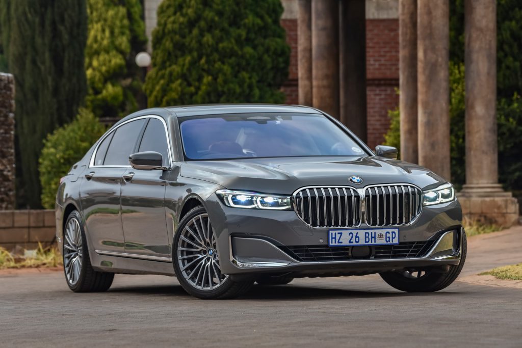 Los modelos BMW 750Li xDrive, 740Li y 730Ld fotografiados en Sudáfrica