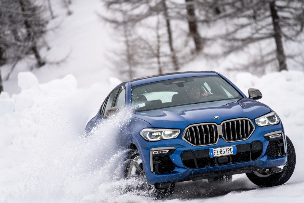 Diversión invernal con el BMW X6 en los Alpes italianos