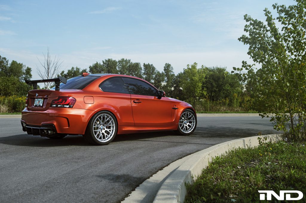 Valencia Orange BMW 1M sintonizado por IND Distribution