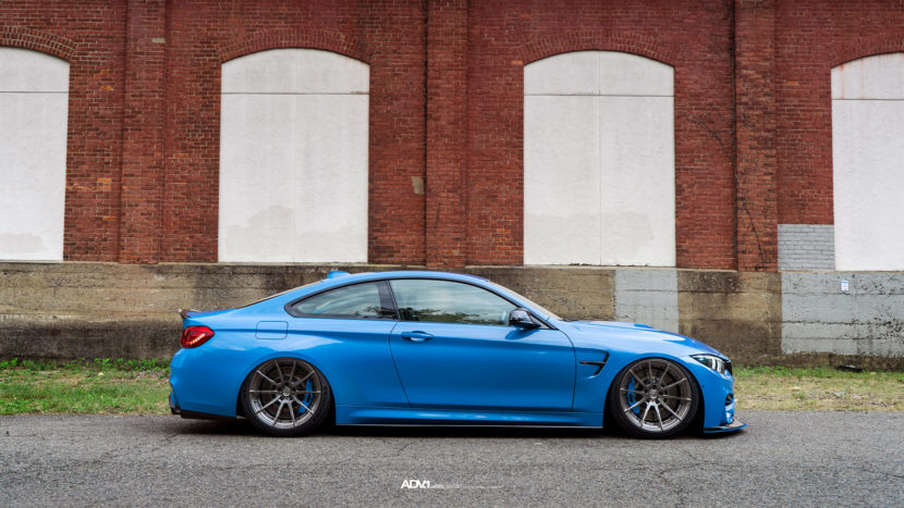 yas azul marino bmw f82 m4 suspensión neumática rebajada ruedas adv1 a 830x467