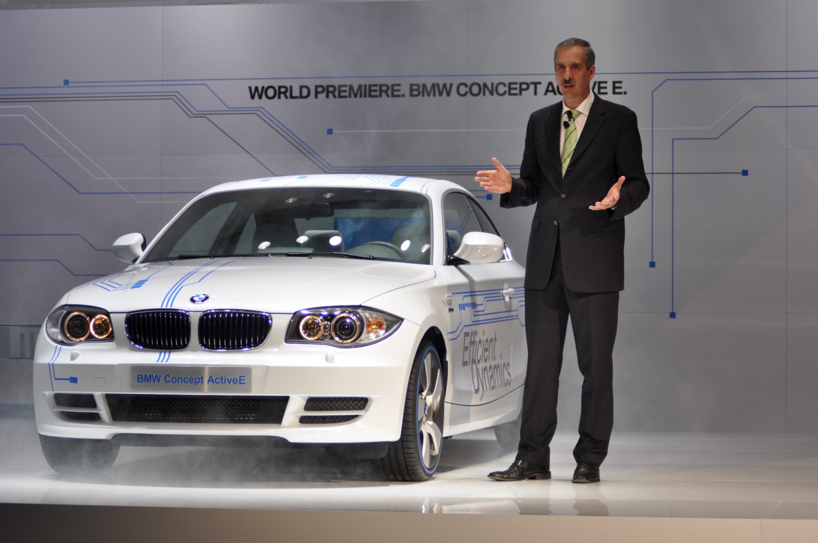 2010 detroit auto show 4