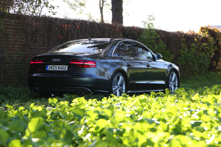 2015 Audi S8 Shawn Molnar Sun Media Autonet.ca 12 750x500