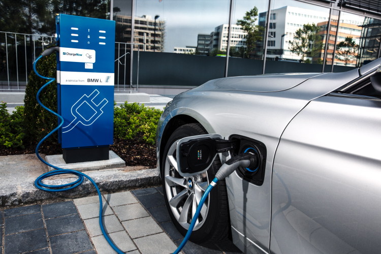 2016 bmw 330e hybrid imágenes 26 750x500