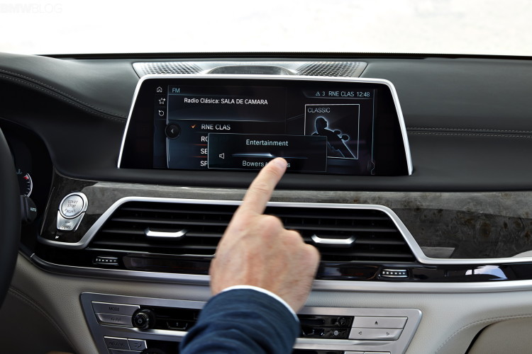 2016 bmw 7 series interior imágenes 1900x1200 02 750x500
