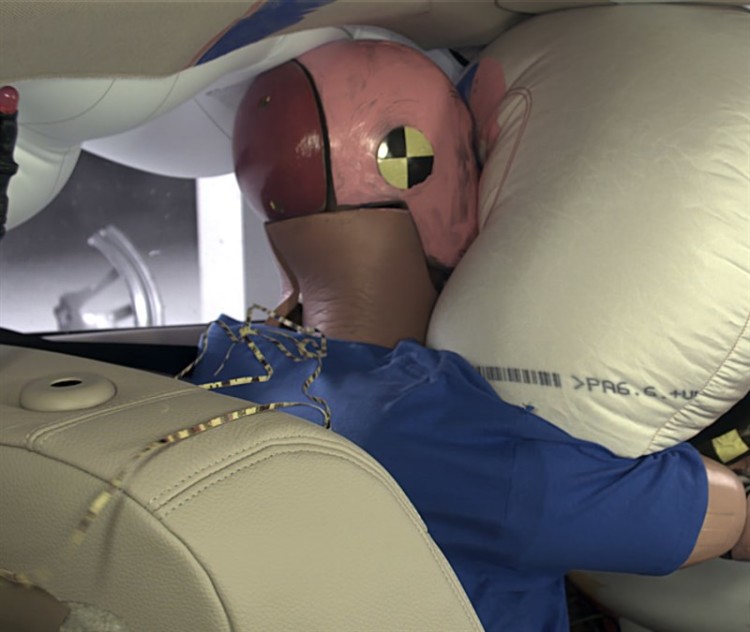 bmw serie 2 airbag desplegado 750x632