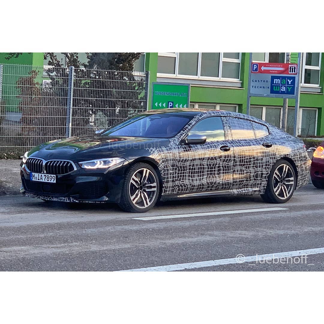 El BMW M850i Gran Coupé se divierte en la nieve