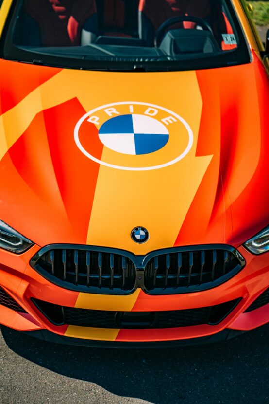 bmw conducido por el orgullo 03 554x830