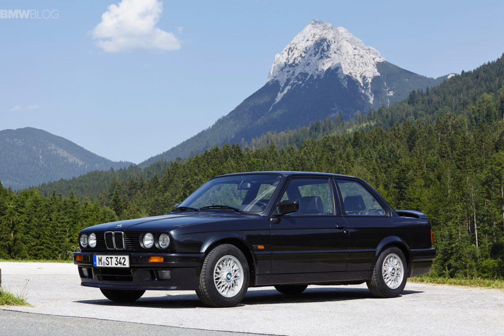 BMW E30 Se convierte en un bloque de hielo, se inicia de todos modos
