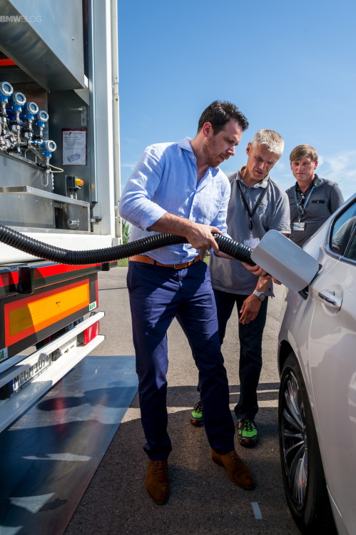 bmw-hydrogen-fuel-cell-prototype-1900x1200-01