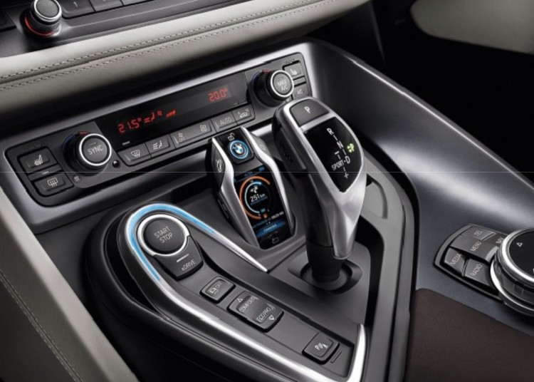 llavero bmw i8 750x536