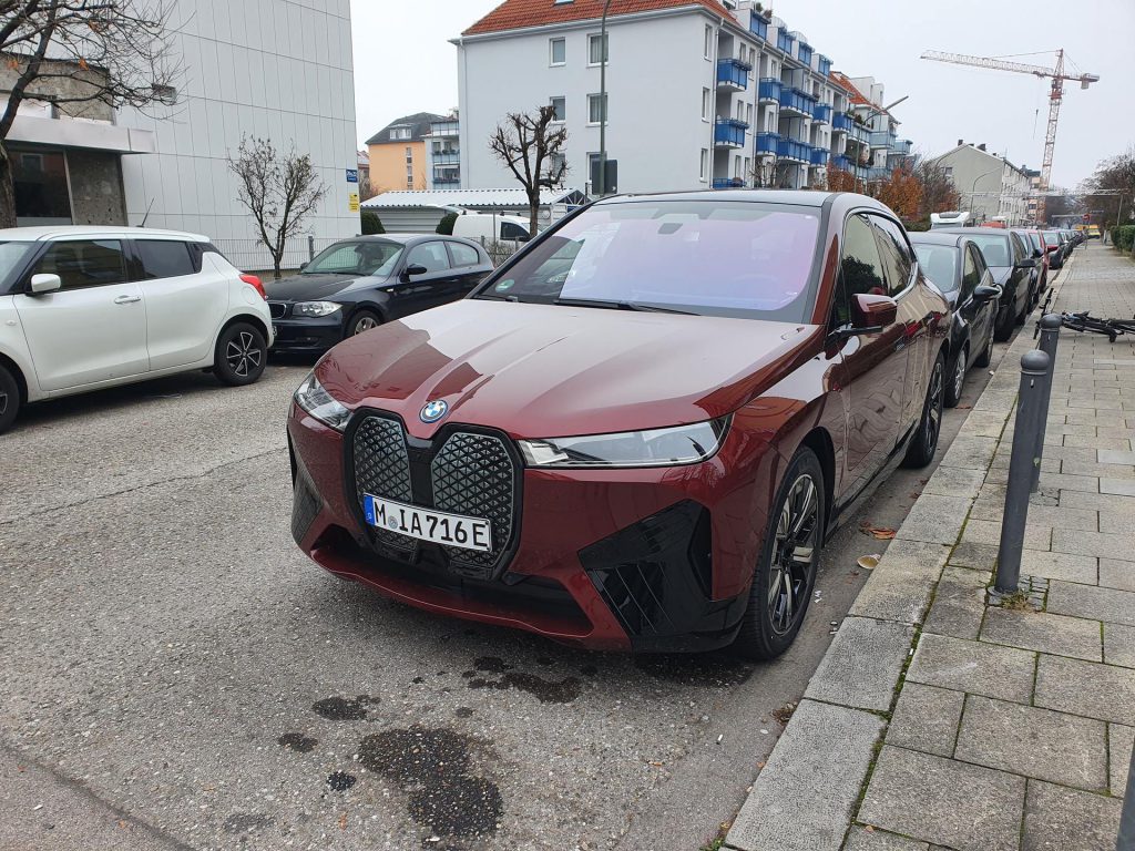 El SAV eléctrico BMW iX de 2022 ha sido visto en Múnich