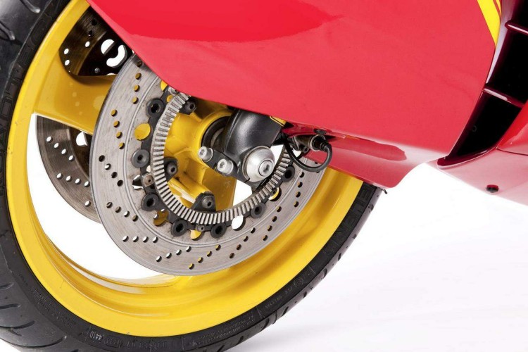 BMW K1 10808 3 750x500