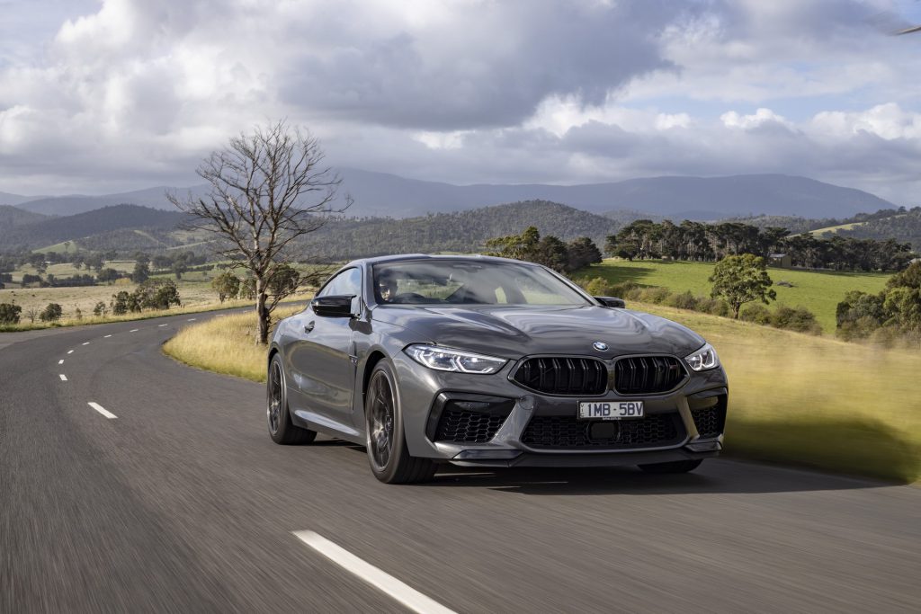 BMW M8 Competition vs Shelby GT500 y Polestar 1 drag race
