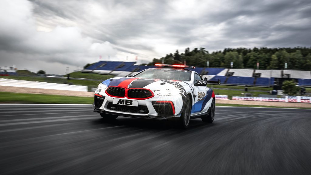 El coche de seguridad BMW M8 de MotoGP recibe una atractiva promoción en Bangkok