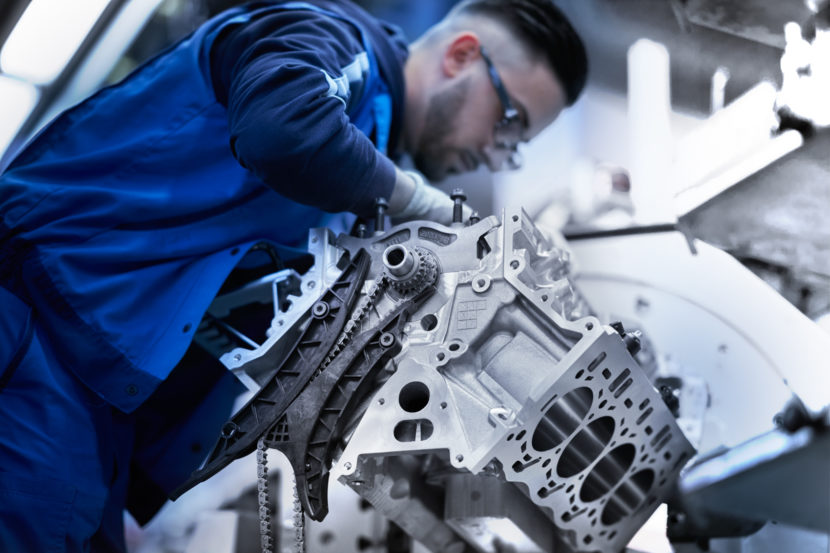 BMW M850i Motor 4.4 Twin Turbo V8 6 de 14 830x553