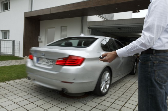 bmw parking con mando a distancia 3 655x436