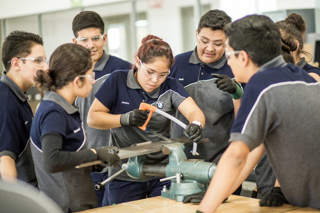 BMW inaugura un centro de formación en su planta de México