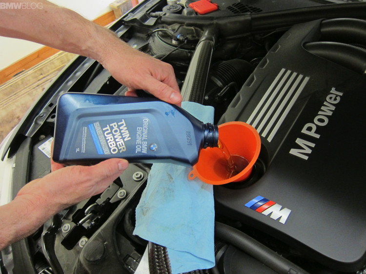cambiar aceite bmw m4 imágenes 18 750x563