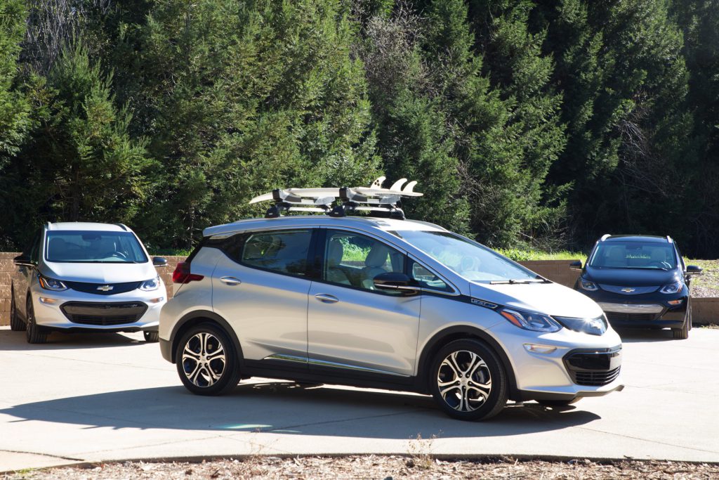 Los fabricantes de automóviles estadounidenses se unen a los alemanes en un gran impulso hacia un futuro eléctrico