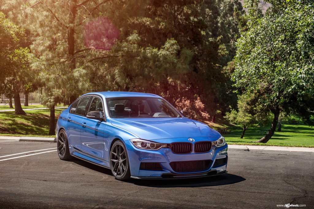BMW F30 328i Azul Estoril con llantas Avantgarde