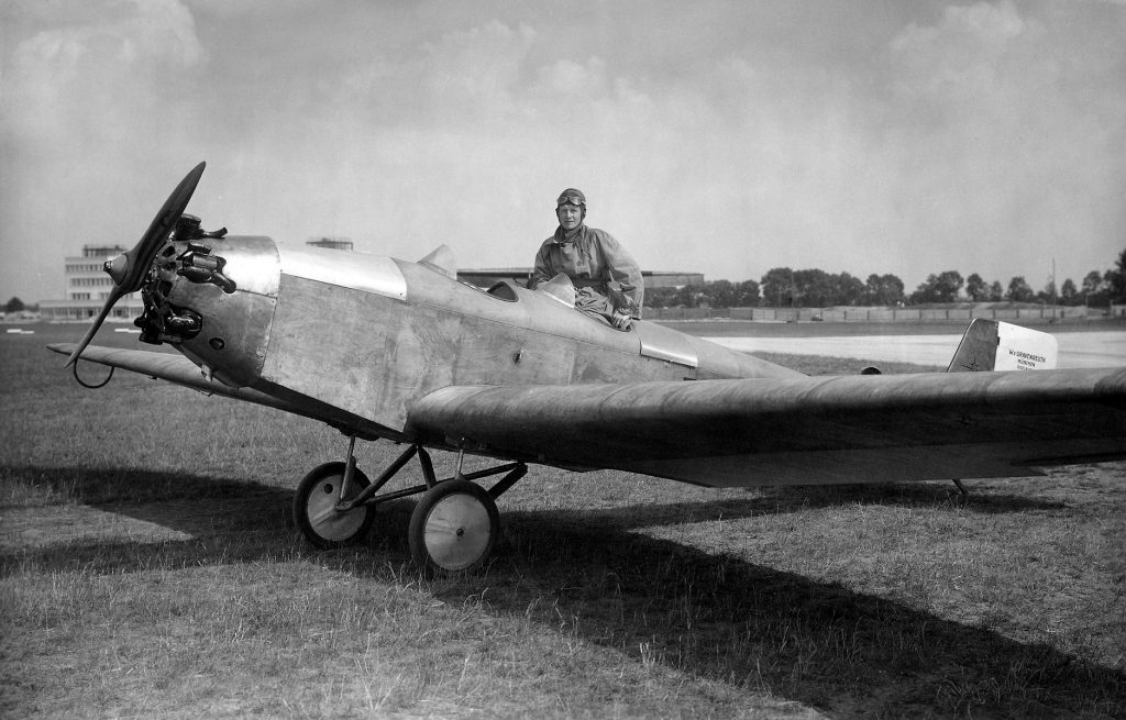 BMW llevará un avión a Techno Classica 2016