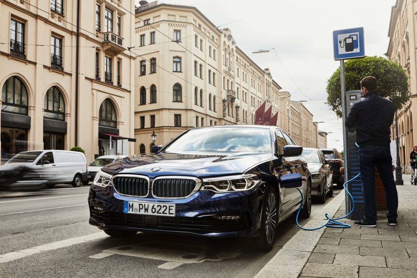P90359979 highRes el nuevo bmw 530e sed 830x553