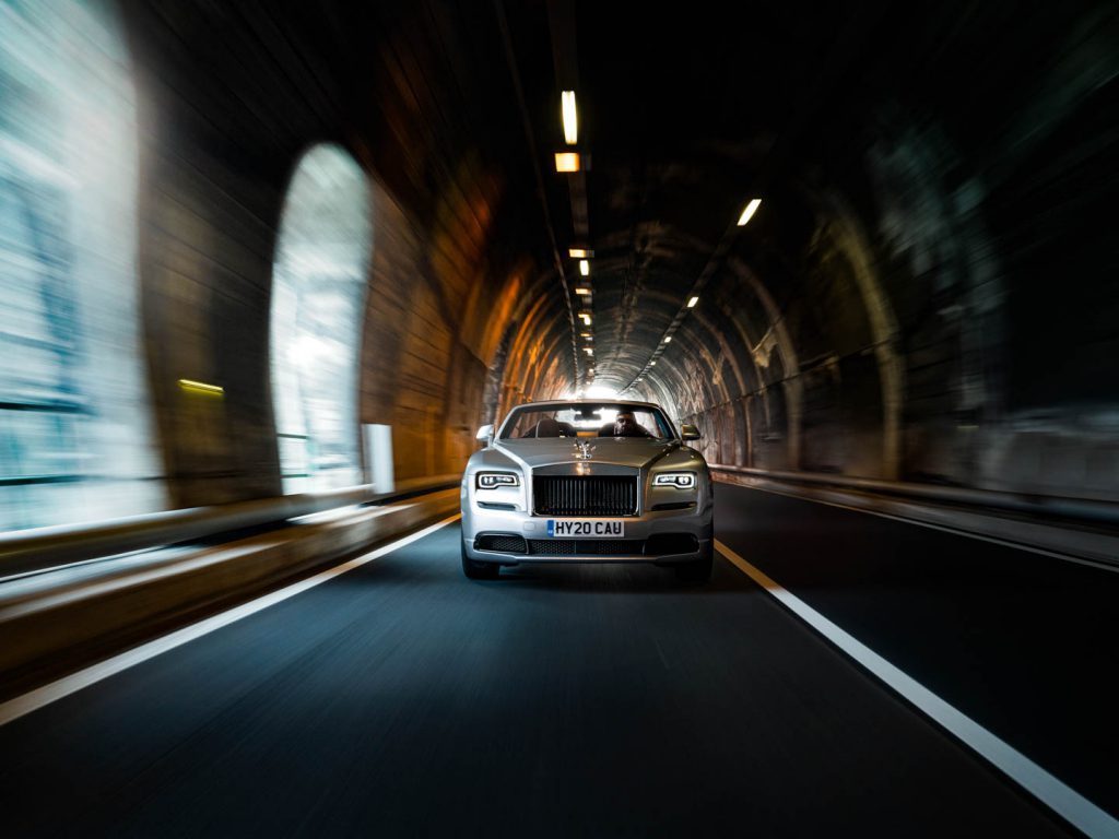 El Rolls-Royce Dawn Silver Bullet es un impresionante GT con techo abatible