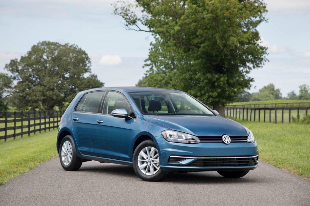 Mira este Volkswagen Golf con motor V8 de BMW