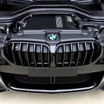 BMW M Hybrid V8 2026 con parrilla más pequeña